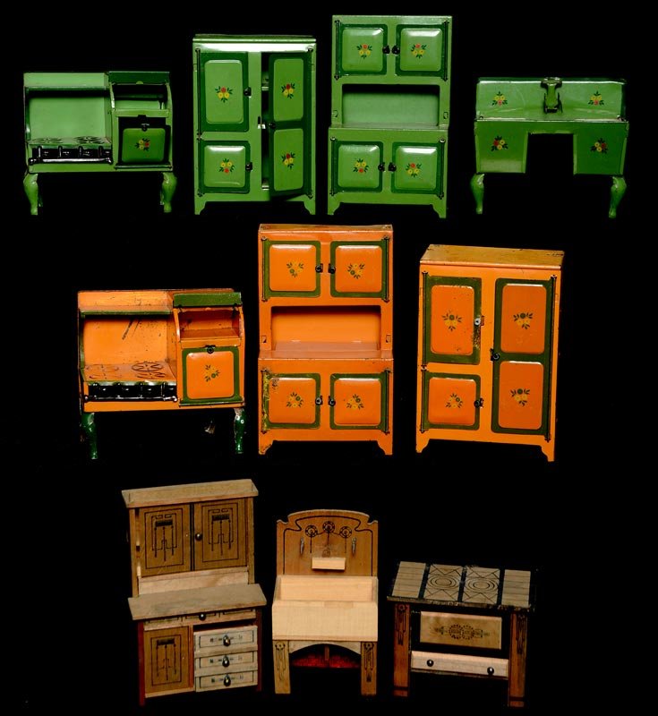 (10) ASSORTED CHILDREN AND DOLL FURNITURE ITEMS (1 of 4)