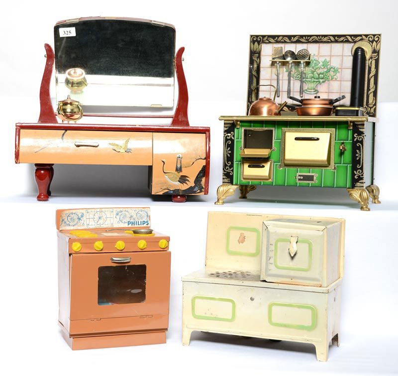 (4) CHILDREN AND DOLL FURNITURE ITEMS INCLUDING (1 of 5)