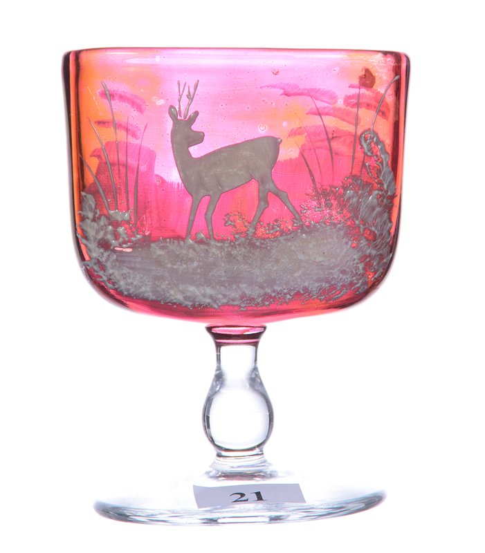 4.25" RUBY FLASH PEDESTAL CARD HOLDER: 4.25" RUBY FLASH PEDESTAL CARD HOLDER WHITE ENAMEL STAG SCENIC DECOR