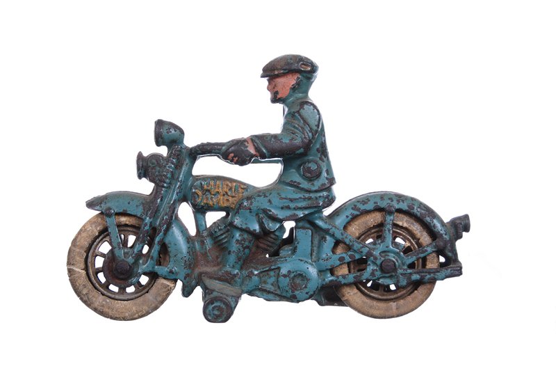 RARE 4" X 6" VINTAGE CAST IRON TOY HARLEY-DAVIDSON: RARE 4" X 6" VINTAGE CAST IRON TOY HARLEY-DAVIDSON MOTORCYCLE & RIDER GOOD GREEN PAINT - ORIGINAL WHEELS