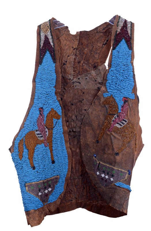 19" X 15" AUTHENTIC BEADED INDIAN LEATHER VEST: 19" X 15" AUTHENTIC BEADED INDIAN LEATHER VEST FINE DETAIL - LEFT SIDE OF VEST MISSING BLUE BACKGROUND