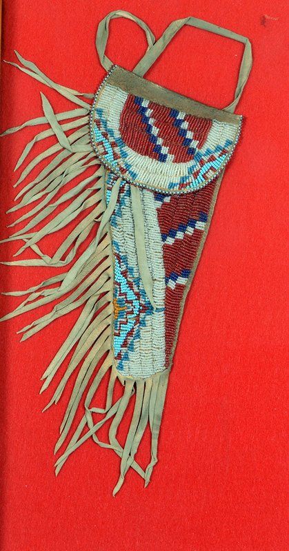 9" AUTHENTIC NORTHERN PLAINS SIOUX-STYLE HOLSTER WITH: 9" AUTHENTIC NORTHERN PLAINS SIOUX-STYLE HOLSTER WITH BEADING