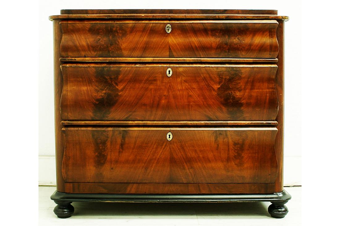 Figured Mahogany Chest (1 of 1)