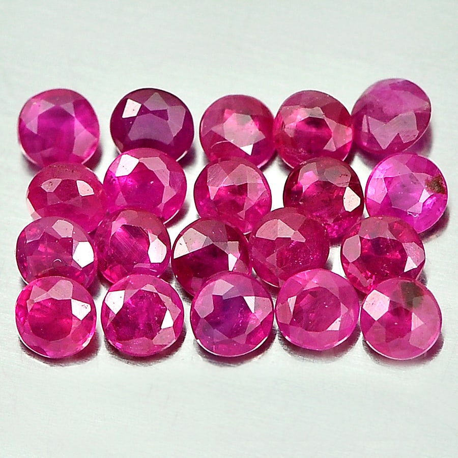Purplish Pink Mogkok Ruby 1.13 Ct. 20 Pcs. Round Shape 2.2 Mm. Natural Gemstone: Product ID: 805934909 / Product Name: Natural Ruby / Weight: 1.13 CT. / Size: 2.2 x 1.6 MM. / Shape: Round / Color: Pink / Clarity:VSI - SI1 / Luster: Good / Gems Origin: Thailand / Treatment: Heated 