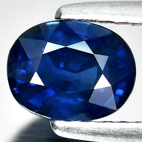 Certified Blue Sapphire 1.19 Ct. Oval Shape 6.90 x 5.43 Mm. Natural Gemstone From Thailand: Product ID: 806007109 / Product Name: Natural Blue Sapphire / Weight: 1.19 CT. / Size: 6.90 x 5.43 x 3.63 MM. / Shape: Oval / Color: Blue / Clarity:VSI / Luster: Good / Gems Origin: Thailand / Treatme