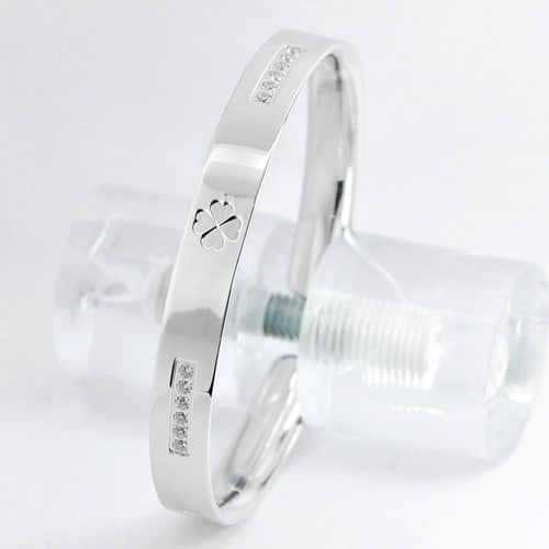 925 Sterling Silver Jewelry Bangle Adjustable 25.48 G. with White CZ Beautiful Design: Product ID: 280550015 / Product Name: Natural Fashion Jewelry / Weight: 25.48 CT. / Size: 62 x 57 Mm. MM. / Shape: Bangle / Color: Silver / Clarity:None / Luster: None / Gems Origin: Thailand / Treatm