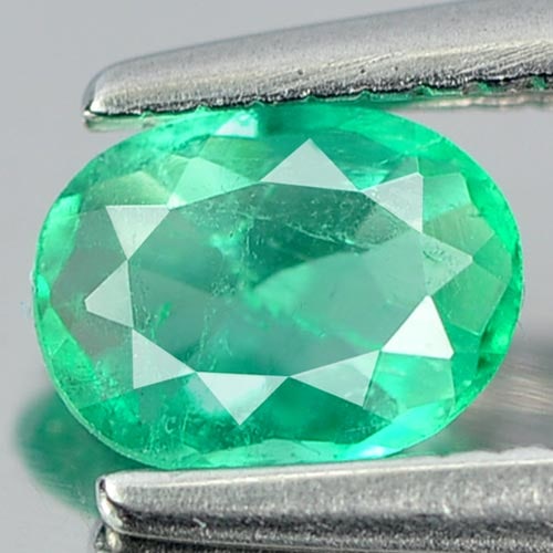 Green Emerald 0.30 Ct. Oval Shape 5.4 x 4.1 Mm. Natural Gemstone Unheated: Product ID: 802402739 / Product Name: Natural Emerald / Weight: 0.30 CT. / Size: 5.4 x 4.1 x 2.3 MM. / Shape: Oval / Color: Green / Clarity:SI / Luster: Good / Gems Origin: Columbia / Treatment: Unhea