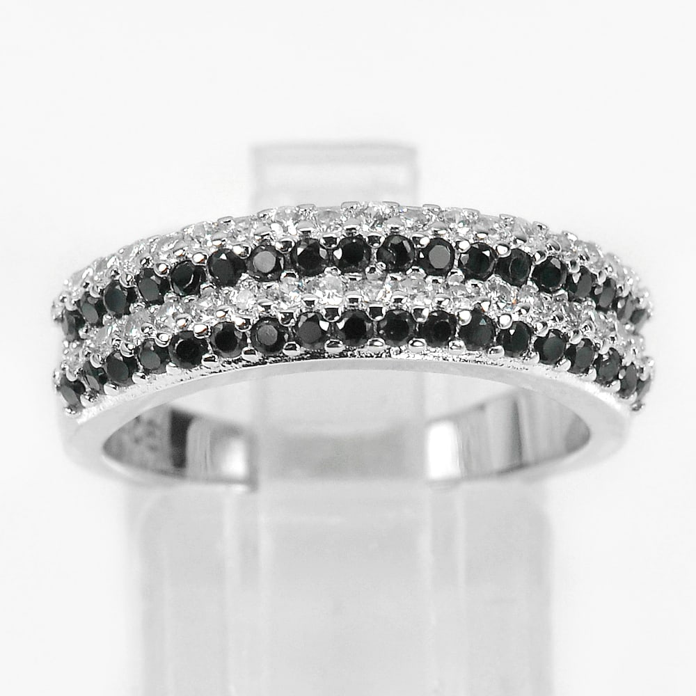925 Sterling Silver Jewelry Ring Size 6 with Round Black White CZ 3.77 G.: Product ID: 200108161 / Product Type: 925 Sterling Silver Fine Jewelry / Jewelry Weight: 3.77 Grams. / Ring Size: 6 Resizable(Fee) / Gemstones Color: Black White / Metal: Solid Silver 92.5%. / Gemston