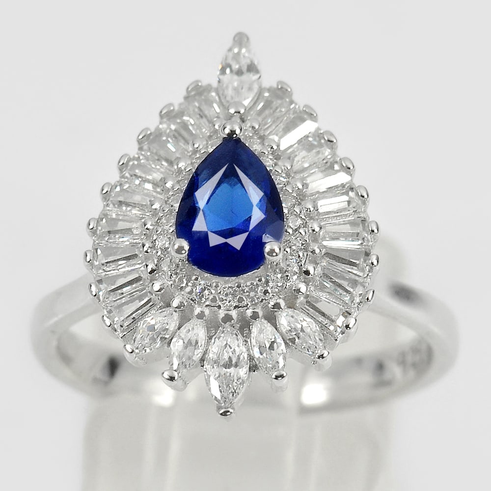 925 Sterling Silver Jewelry 4.54 Grams Ring Size 7.5: Product ID: 200108166 Product Type: 925 Sterling Silver Fine Jewelry Jewelry Weight: 4.54 Grams. Ring Size: 7.5 Resizable(Fee) Gemstones Color: Blue Metal: Solid Silver 92.5%. Gemstone Detail: Blue CZ