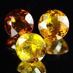 Natural Greenish Yellow Mali Garnet 2.81 Ct. 3 Pcs Round Shape 5.7 Mm. Gemstone From Madagascar: Product ID: 802923771 Product Name: Natural Mali Garnet Weight: 2.81 CT. Size: 5.7 x 5.7 x 4 MM. Shape: Round Color: Greenish Yellow Clarity:SI Luster: Good Gems Origin: Mardagascar Treatment: Unheate