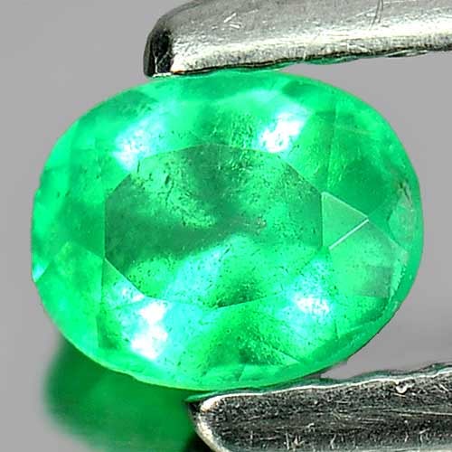 Natural Green Emerald 0.27 Ct. Oval Shape 4.6 x 3.7 Mm. Gemstone From Columbia (1 of 3)