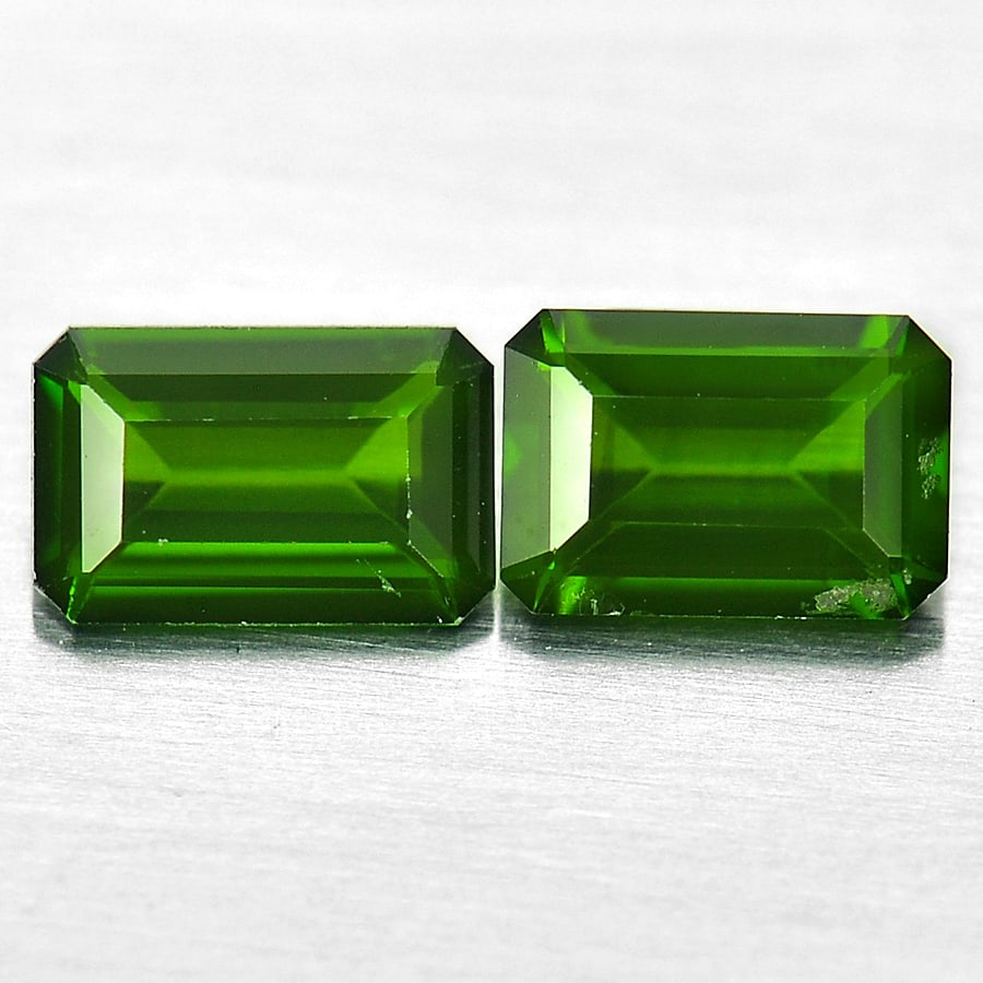 Natural Green Chrome Diopside 1.01 Ct. 2 Pcs Octagon Shape 6.1 x 3.9 Mm Gemstone From Russia: Product ID: 801607755 Product Name: Natural Chrome Diopside Weight: 1.01 CT. Size: 6.1 x 3.9 x 2.2 MM. Shape: Octagon Color: Green Clarity:VSI Luster: Good Gems Origin: Russia Treatment: Unheated Crys