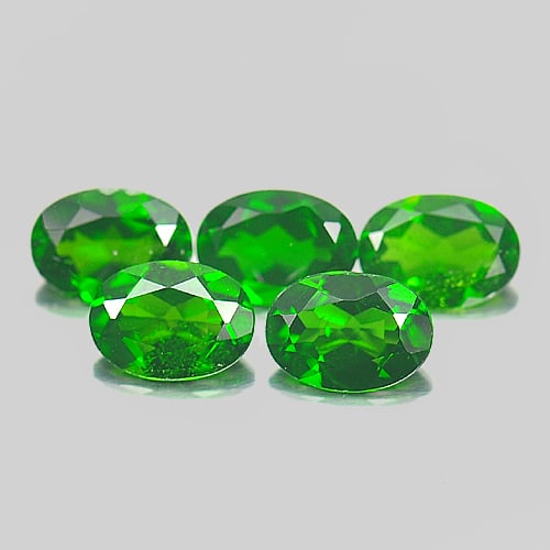 Natural Green Chrome Diopside 3.82 Ct. 5 Pcs Oval Shape 7.1 x 5.1 Mm. Gemstone From Russia: Product ID: 801604559 Product Name: Natural Chrome Diopside Weight: 3.82 CT. Size: 7.1 x 5.1 x 3.1 MM. Shape: Oval Color: Green Clarity:VSI Luster: Very Good Gems Origin: Russia Treatment: Unheated Cr