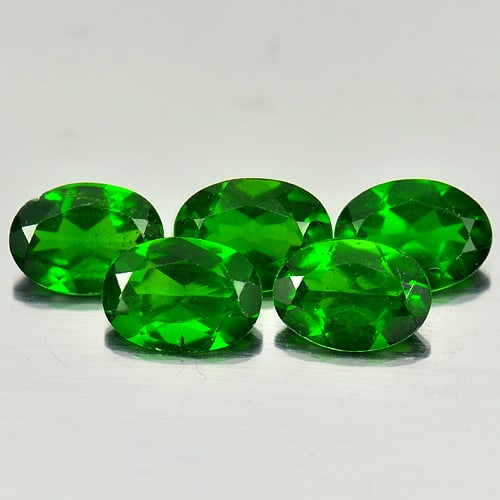 Natural Green Chrome Diopside 3.75 Ct. 5 Pcs. Oval Shape 7.2 x 5.2 Mm. Gemstone From Russia: Product ID: 801604643 Product Name: Natural Chrome Diopside Weight: 3.75 CT. Size: 7.2 x 5.2 x 2.7 MM. Shape: Oval Color: Green Clarity:VSI Luster: Good Gems Origin: Russia Treatment: Unheated Crystal