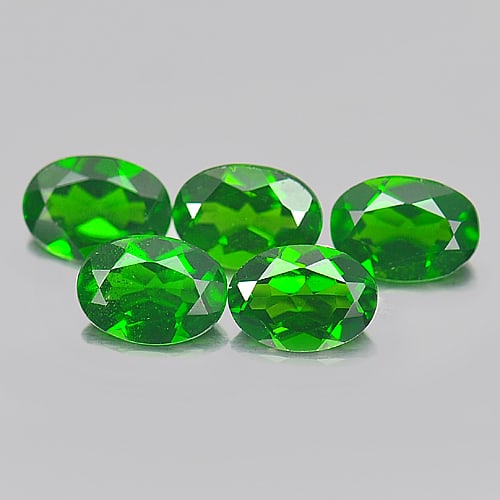 Natural Green Chrome Diopside 3.94 Ct. 5 Pcs. Oval Shape 7 x 5 Mm. Gemstone: Product ID: 801604702 Product Name: Natural Chrome Diopside Weight: 3.94 CT. Size: 7 x 5 x 3 MM. Shape: Oval Color: Green Clarity:VSI Luster: Good Gems Origin: Russia Treatment: Unheated Crystal Struc