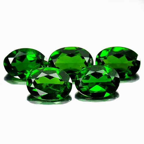 Natural Green Chrome Diopside 3.80 Ct. 5 Pcs. Oval Shape 7.2 x 5.2 Mm. Gemstone: Product ID: 801604726 Product Name: Natural Chrome Diopside Weight: 3.80 CT. Size: 7.2 x 5.2 x 2.8 MM. Shape: Oval Color: Green Clarity:VSI Luster: Good Gems Origin: Russia Treatment: Unheated Crystal