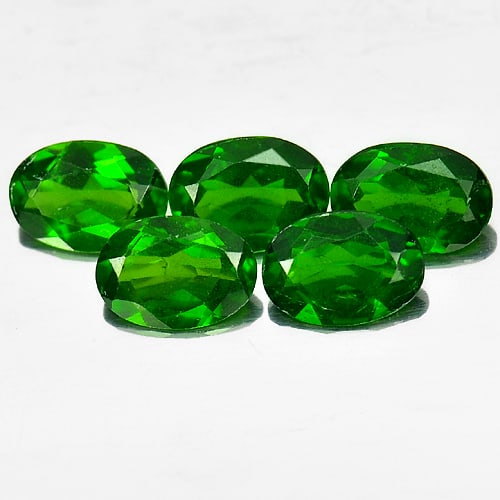 Natural Green Chrome Diopside 3.71 Ct. 5 Pcs. Oval Shape 7 x 5 Mm. Gemstones Unheated: Product ID: 801604703 Product Name: Natural Chrome Diopside Weight: 3.71 CT. Size: 7 x 5 x 2.8 MM. Shape: Oval Color: Green Clarity:VSI Luster: Good Gems Origin: Russia Treatment: Unheated Crystal Str