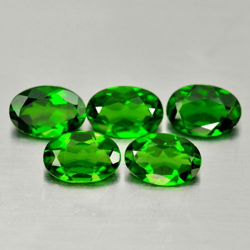 Chrome Diopside 2.48 Ct. 5 Pcs. Oval Shape 6 x 4 Mm. Natural Gemstones Unheated From Russia: Product ID: 801604204 Product Name: Natural Chrome Diopside Weight: 2.48 CT. Size: 6 x 4 x 2.4 MM. Shape: Oval Color: Green Clarity:VSI Luster: Good Gems Origin: Russia Treatment: Unheated Crystal Str