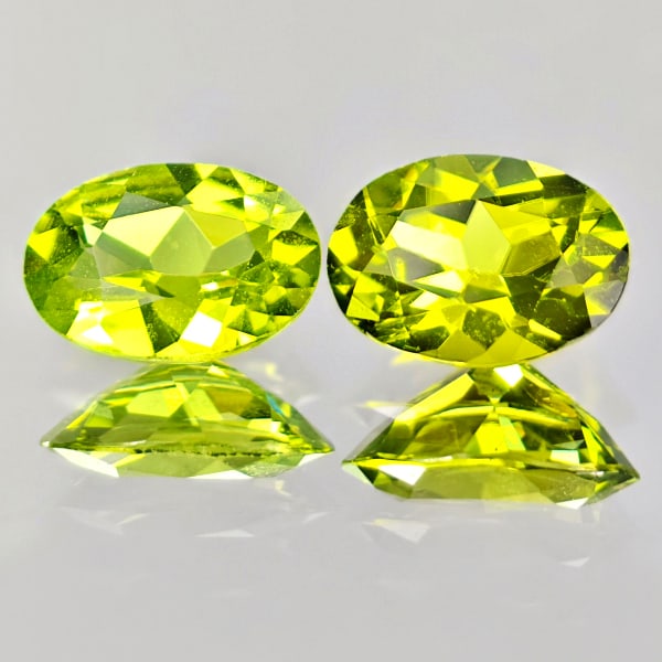 Natural Green Peridot 1.40 Ct. 2 Pcs VVS Oval Shape 7 x 5 Mm. Unheated Gemstone: Product ID: 805316954 Product Name: Natural Peridot Weight: 1.40 CT. Size: 7 x 5 x 3.5 MM. Shape: Oval Color: Green Clarity:VVS Luster: Good Gems Origin: Pakistan Treatment: Unheated Crystal Structure