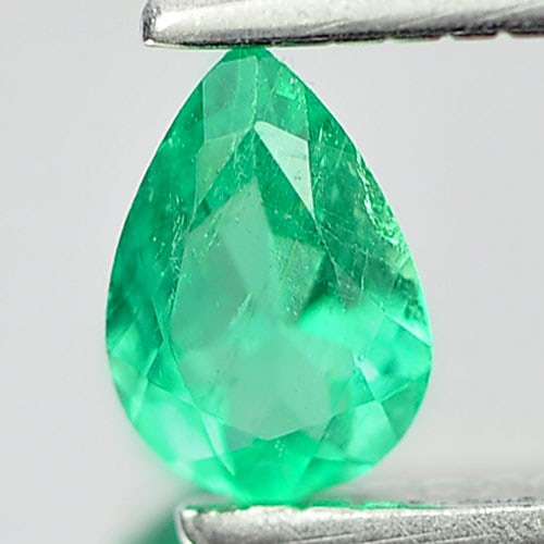 Natural Green Emerald 0.18 Ct. Pear Shape 5.3 x 3.8 Mm. Gemstone From Columbia: Product ID: 802403361 Product Name: Natural Emerald Weight: 0.18 CT. Size: 5.3 x 3.8 x 2.5 MM. Shape: Pear Color: Green Clarity:SI Luster: Good Gems Origin: Columbia Treatment: Unheated Crystal Struct