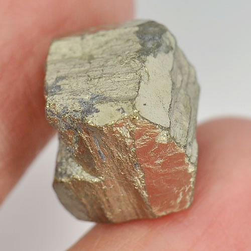 31.98 Ct. Mineral Metallic Luster And Pale Brass - Yellow Gold Natural Pyrite: Product ID: 804400055 Product Name: Natural Rough Weight: 31.98 CT. Size: 13.7 x 12.5 x 12.4 MM. Shape: Free Form Color: Brass - Yellow Gold Clarity:Opaque Luster: Metallic Gems Origin: Peru Treatment