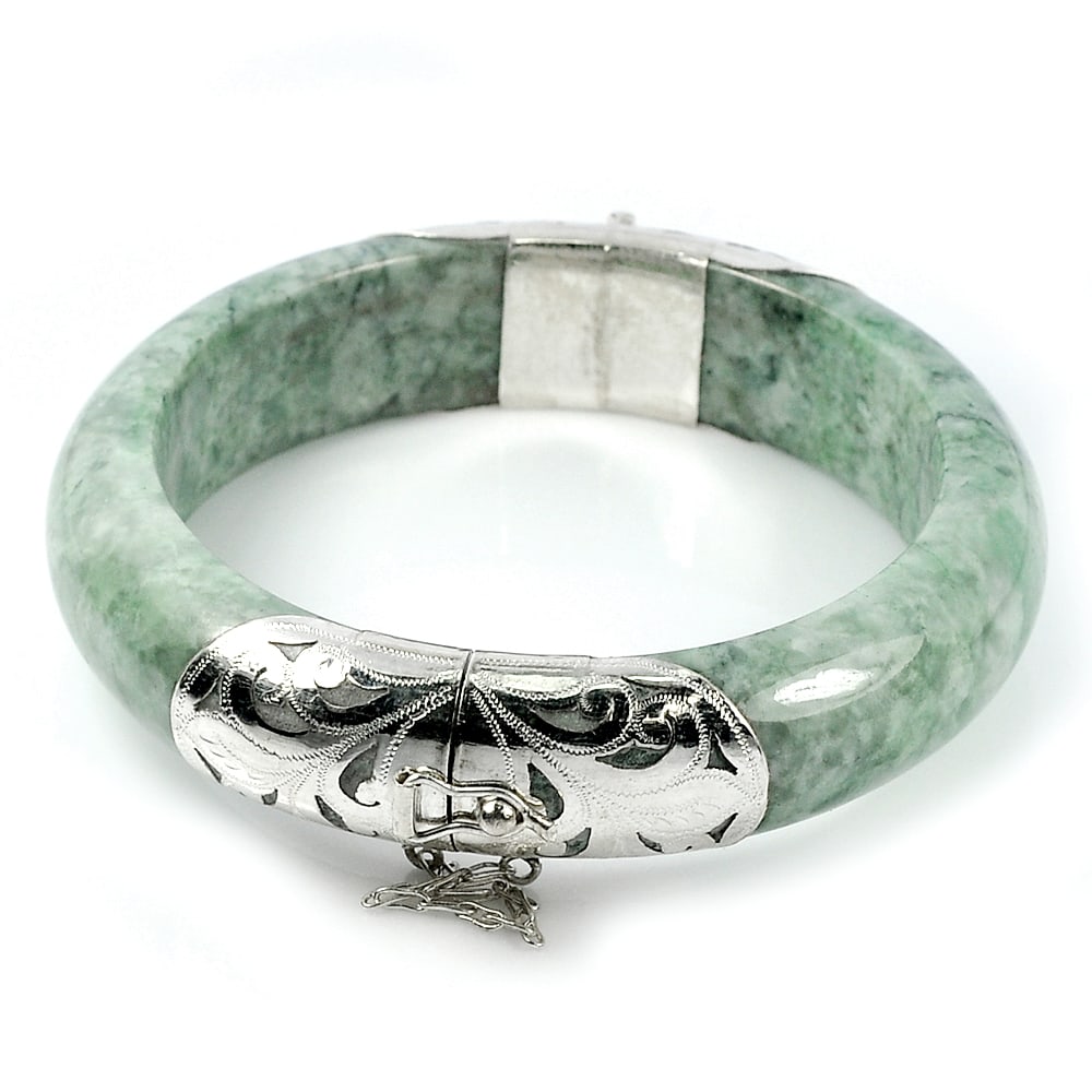 Natural Green Jade Bangle 400.00 Ct. with Silver Size 80 x 60 x 16 Mm.: Product ID: 819814072 Product Name: Natural Jade Weight: 400.00 CT. Size: 80 x 60 x 16 MM. Shape: Round Cabochon Color: Green Clarity:Opaque Luster: Good Gems Origin: Thailand Treatment: Unheated Crys