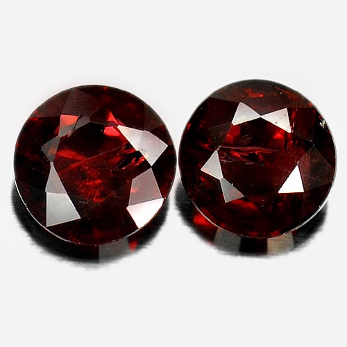 Natural Purplish Pink Rhodolite Garnet 2.49 Ct. Round 2 Pcs 6.4 Mm Gemstone From Madagascar: Product ID: 802931192 Product Name: Natural Rhodolite Weight: 2.49 CT. Size: 6.4 x 6.4 x 3.4 MM. Shape: Round Color: Purplish Pink Clarity:SI1 Luster: Good Gems Origin: Madagascar Treatment: Unheated 