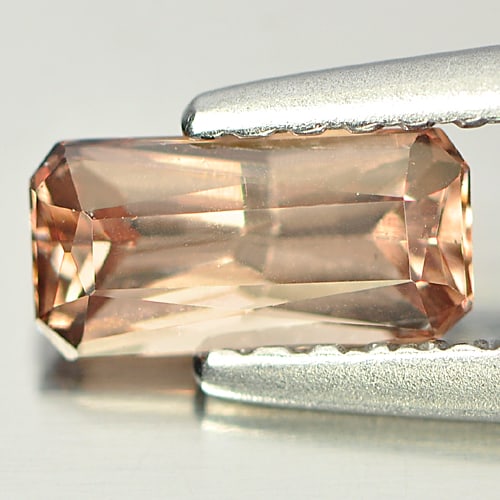 Certified Natural Color Change Garnet 0.71 Ct. VVS Octagon Shape 6.88 x 3.42 Mm. Gemstone From: Product ID: 802912392 Product Name: Natural Color Change Garnet Weight: 0.71 CT. Size: 6.88 x 3.42 x 2.89 MM. Shape: Octagon Color: Imperial Change To Orange Red Clarity:VVS Luster: Good Gems Origin: 