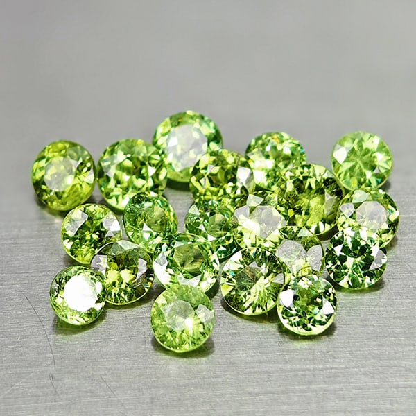 Natural Green Demantoid Garnet 2.85 Ct. 20 Pcs. Round Diamond Cut 3.5 Mm Gemstones From Madagascar: Product ID: 802936429 Product Name: Natural Demantoid Weight: 2.85 CT. Size: 3.5 x 3.5 x 2 MM. Shape: Round Diamond Cut Color: Green Clarity:VVS Luster: Good Gems Origin: Madagascar Treatment: Unheate