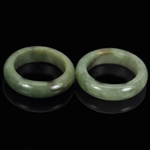Natural Green Jade Rings 27.06 Ct. 2 Pcs. Round Shape 21 Mm. Gemstone From Thailand: Product ID: 819809468 Product Name: Natural Jade Weight: 27.06 CT. Size: 21 x 21 MM. Shape: Round Color: White Green Clarity:Opaque Luster: Good Gems Origin: Thailand Treatment: Unheated Crystal Struc