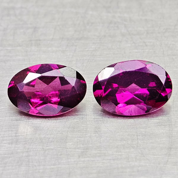 Natural Purplish Pink Rhodolite Garnet 1.11 Ct. 2 Pcs Oval Shape 6 x 4 Mm Gemstones From Madagascar: Product ID: 802936458 Product Name: Natural Rhodolite Weight: 1.11 CT. Size: 6 x 4 x 2.4 MM. Shape: Oval Color: Purplish Pink Clarity:VSI Luster: Good Gems Origin: Madagascar Treatment: Unheated Cryst