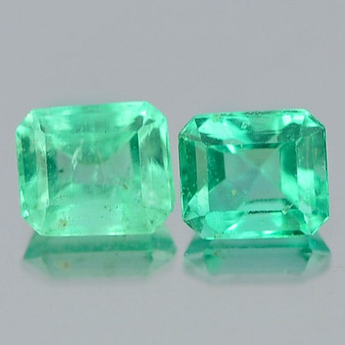 Natural Green Emerald 0.40 Ct. 2 Pcs Octagon Shape 3.9 x 3.4 Mm. Gemstone From Columbia: Product ID: 802401680 Product Name: Natural Emerald Weight: 0.40 CT. Size: 3.9 x 3.4 x 2.7 MM. Shape: Octagon Color: Green Clarity:VSI Luster: Good Gems Origin: Columbia Treatment: Unheated Crystal St