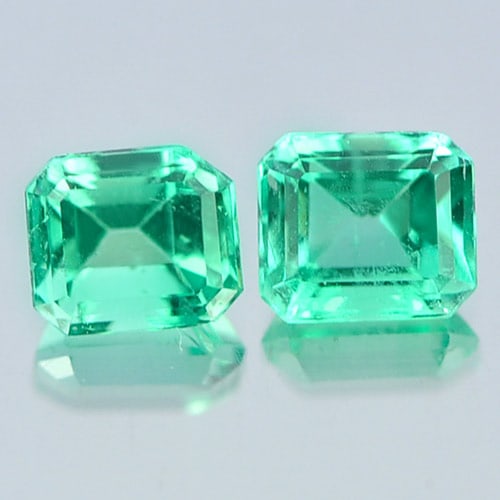 Natural Green Emerald 0.45 Ct. 2 Pcs Octagon Shape 3.9 x 3.4 Mm. Gemstone From Columbia: Product ID: 802401671 Product Name: Natural Emerald Weight: 0.45 CT. Size: 3.9 x 3.4 x 2.7 MM. Shape: Octagon Color: Green Clarity:VSI Luster: Good Gems Origin: Columbia Treatment: Unheated Crystal St