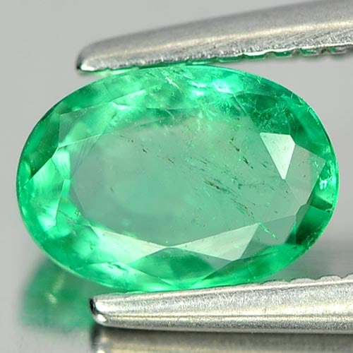 Natural Green Emerald 0.79 Ct. Oval Shape 7.1 x 5.1 Mm. Gemstone From Columbia (1 of 3)
