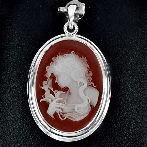 Resin Lady in Flower Mother of Pearl Cameo 925 Sterling Silver Pendant 3.74 G.: Product ID: 280230011 Product Type: 925 Sterling Silver Fine Jewelry Jewelry Weight: 3.74 Grams. Gemstones Color: White Metal: Solid Silver 92.5%. Gemstone Detail: Jewelry Size 32 x 22 Mm. At Your Ser