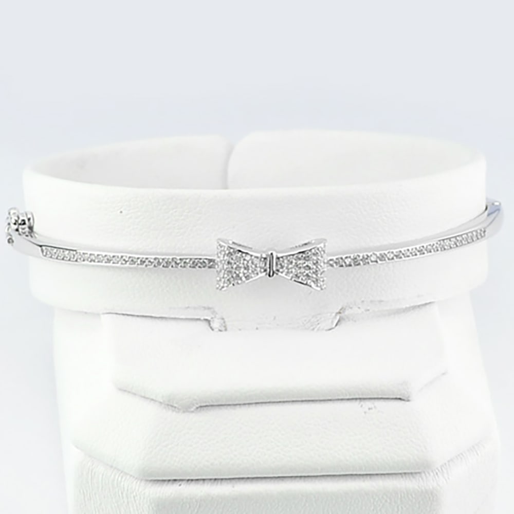 925 Sterling Silver Bangle Jewelry with CZ Beautiful Knot Design Diameter 56 Mm.: Product ID: 280550088 Product Type: 925 Sterling Silver Fine Jewelry Jewelry Weight: 7.60 Grams. Gemstones Color: Silver Metal: Solid Silver 92.5%. Gemstone Detail: Average Range 7.60 - 7.65 Gram Per 