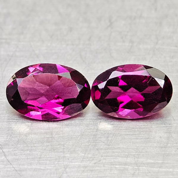 Natural Purplish Pink Rhodolite Garnet 1.13 Ct. 2 Pcs Oval Shape 6.3 x 4.2 Mm Gemstone from: Product ID: 802936448 Product Name: Natural Rhodolite Weight: 1.13 CT. Size: 6.3 x 4.2 x 2.3 MM. Shape: Oval Color: Purplish Pink Clarity:VSI Luster: Good Gems Origin: Madagascar Treatment: Unheated C