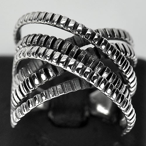 925 Sterling Silver Ring Jewelry 7.79 G. Size 8 Beautiful Design: Product ID: 200106541 / Product Type: 925 Sterling Silver Fine Jewelry / Jewelry Weight: 7.79 Grams. / Ring Size: 8 Resizable(Fee) / Gemstones Color: Sterling / Metal: Solid Silver 92.5%. / Gemstone D