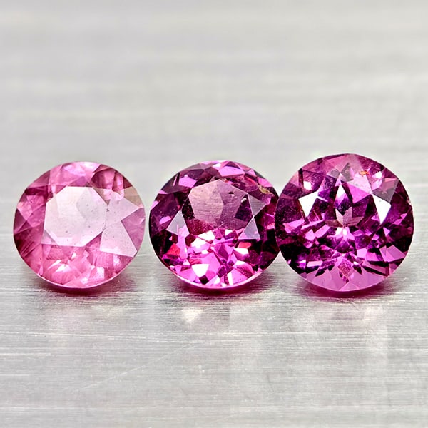 Natural Purplish Pink Rhodolite Garnet 1.24 Ct. 3 Pcs Round Shape 4.5 Mm Gemstones From Madagascar: Product ID: 802936557 Product Name: Natural Rhodolite Weight: 1.24 CT. Size: 4.5 x 4.5 x 3.7 MM. Shape: Round Shape Color: Purplish Pink Clarity:VSI - SI1 Luster: Good Gems Origin: Madagascar Treatmen