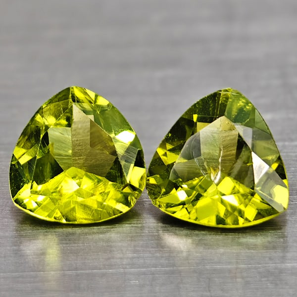 Natural Green Peridot 1.35 Ct. 2 Pcs. Trilliant Shape 6 Mm Gemstones From Pakistan (1 of 3)