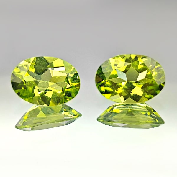 Natural Green Peridot 1.35 Ct. 2 Pcs VVS Oval Shape 7 x 5 Mm. Unheated Gemstone From Pakistan (1 of 3)