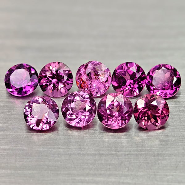 Natural Purplish Pink Rhodolite Garnet 2.60 Ct. 9 Pcs Round Shape 4 Mm Gemstones From Madagascar: Product ID: 802936562 Product Name: Natural Rhodolite Weight: 2.60 CT. Size: 4 x 4 x 2.9 MM. Shape: Round Shape Color: Purplish Pink Clarity:VSI - SI1 Luster: Good Gems Origin: Madagascar Treatment: U