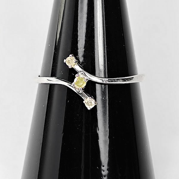 Natural Diamond 0.79 Grams 925 Sterling Silver Ring Jewelry Size 7: Product ID: 502100158 Product Type: 925 Sterling Silver Fine Jewelry Jewelry Weight: 0.79 Grams. Gemstones Color: White Champagne Metal: Solid Silver 92.5%. Gemstone Detail: At Your Service: At Treasu