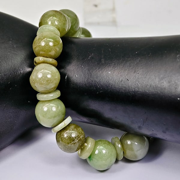 Natural Multi-Color Green Jade 313.29 Ct. Round Bangle 13.3 Mm 8 Inch Gemstone: Product ID: 819815915 Product Name: Natural Jade Weight: 313.29 CT. Size: 8 Inch MM. Shape: Round Color: Multi-Color Clarity:Opaque Luster: Good Gems Origin: Thailand Treatment: Unheated Crystal Struc