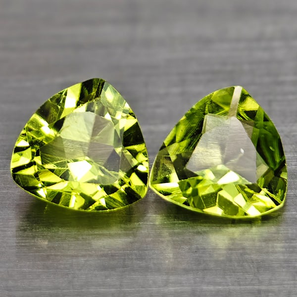 Natural Green Peridot 1.40 Ct. 2 Pcs. Trilliant Shape 6.1 Mm Gemstones From Pakistan: Product ID: 805317043 Product Name: Natural Peridot Weight: 1.40 CT. Size: 6.1 x 6.1 x 2.7 MM. Shape: Trilliant Color: Green Clarity:VSI Luster: Good Gems Origin: Pakistan Treatment: Unheated Crystal 