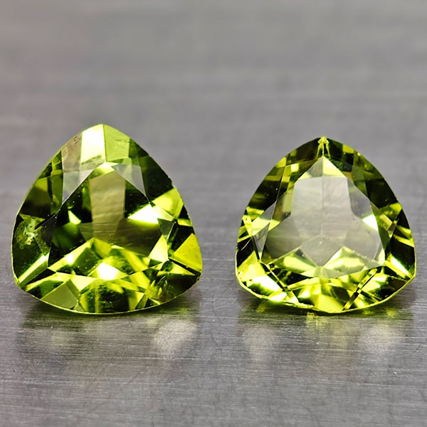 Natural Green Peridot 1.33 Ct. 2 Pcs. Trilliant Shape 6.1 Mm Gemstones From Pakistan: Product ID: 805317044 Product Name: Natural Peridot Weight: 1.40 CT. Size: 6.1 x 6.1 x 3.4 MM. Shape: Trilliant Color: Green Clarity:VSI Luster: Good Gems Origin: Pakistan Treatment: Unheated Crystal 