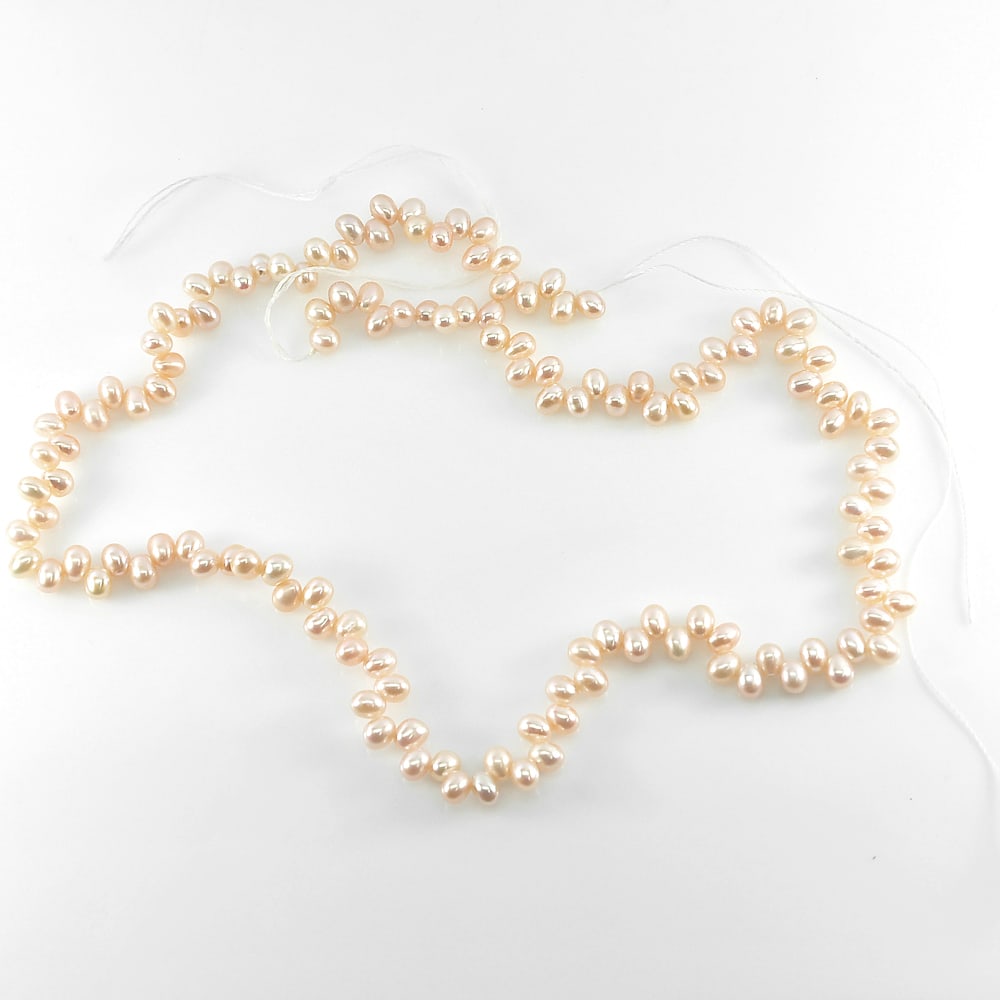 Natural Orange Pearl 75.20 Ct. Beads Strand Length 16 Inch. Gemstone From Thailand: Product ID: 805205784 Product Name: Natural Pearl Weight: 75.20 CT. Size: Length 16 Inch./ 4.8 x 4 MM. Shape: Fancy Cabochon Color: Orange Clarity:Opaque Luster: Strong Iridescent Gems Origin: Thailan