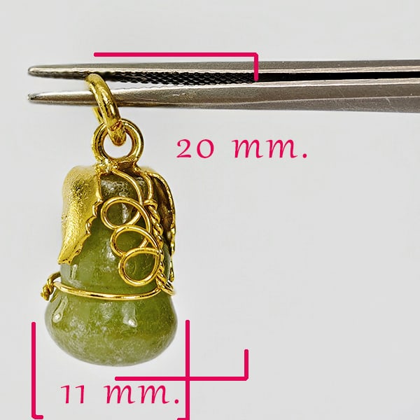 Natural Gemstone Green Jade Calabash Nickel Pendant 20 x 11 Mm.18.69 Ct.: Product ID: 819814421 Product Name: Natural Jade Weight: 18.69 CT. Size: 20 x 11 MM. Shape: Calabash Color: Green Clarity:Opaque Luster: Good Gems Origin: Thailand Treatment: Unheated Crystal Structur