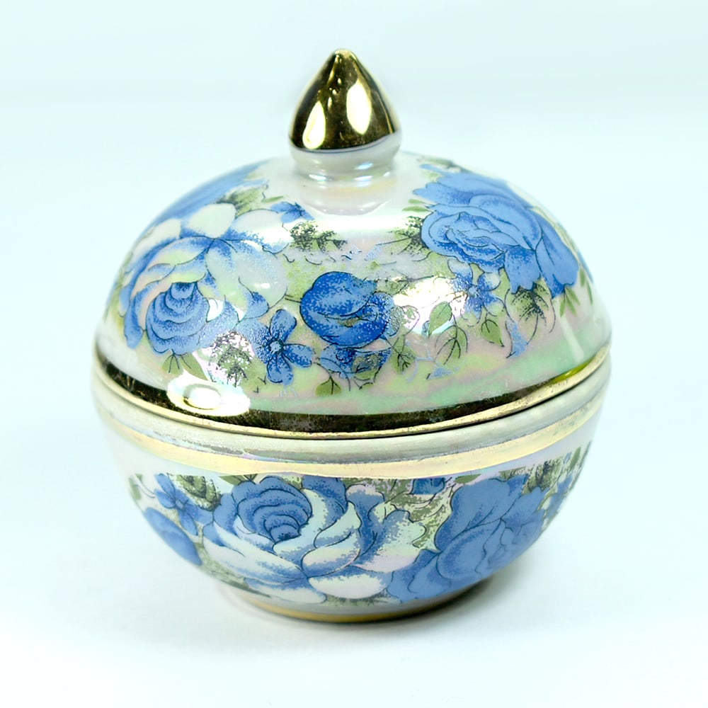 Thai Benjarong Reliquary Casket Porcelain Ceramic Material Made by Heating: Product ID: 810000009 Product Name: Natural Gift Weight: 409.66 CT. Size: 60 x 60 x 65 MM. Shape: None Color: Multi Color Clarity:Opaque Luster: none Gems Origin: Thailand Treatment: heated Crystal St