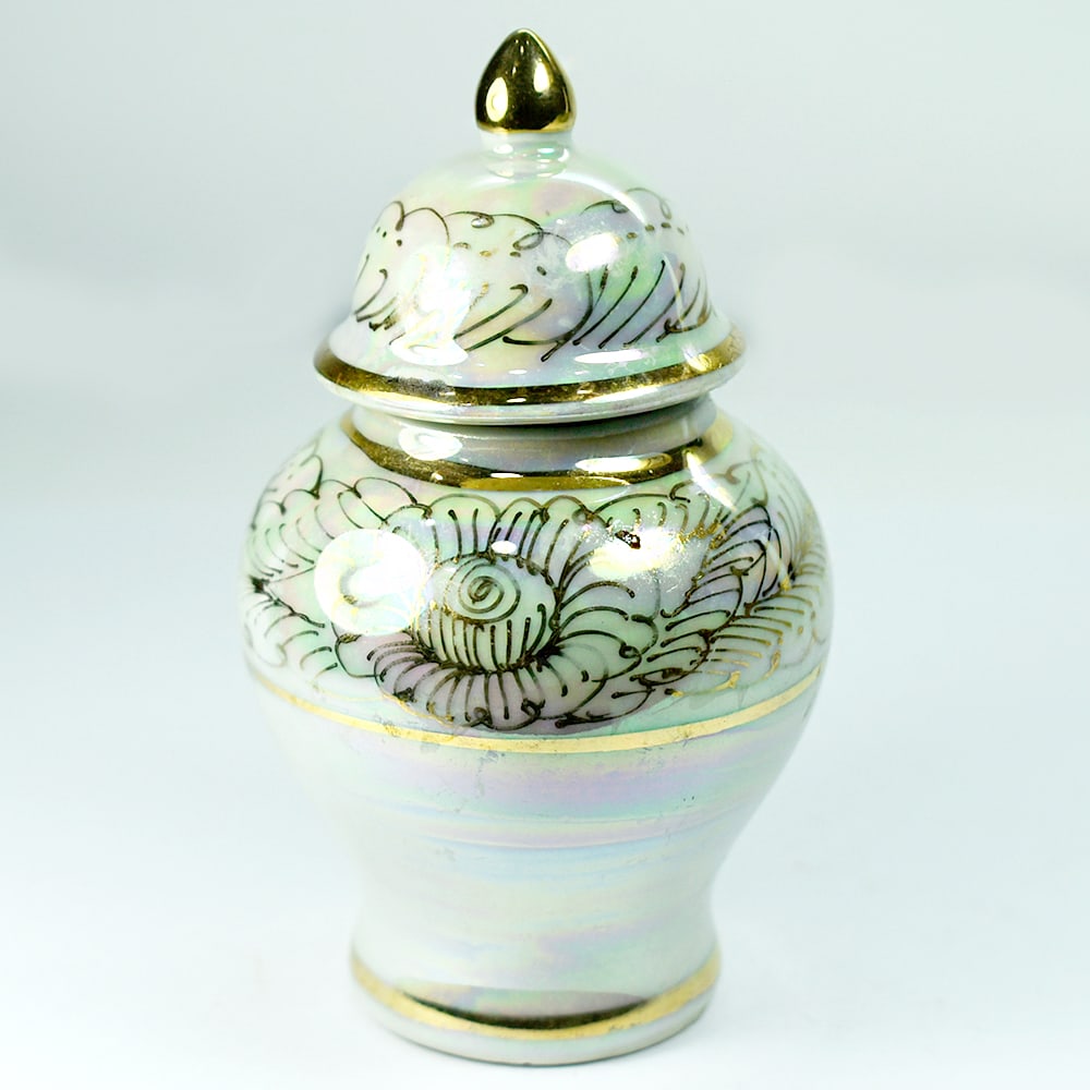 Thai Benjarong Reliquary Casket Porcelain Ceramic Material Made by Heating: Product ID: 810000004 Product Name: Natural Gift Weight: 530.00 CT. Size: 60 x 60 x 95 MM. Shape: None Color: Multi Color Clarity:Opaque Luster: none Gems Origin: Thailand Treatment: heated Crystal St